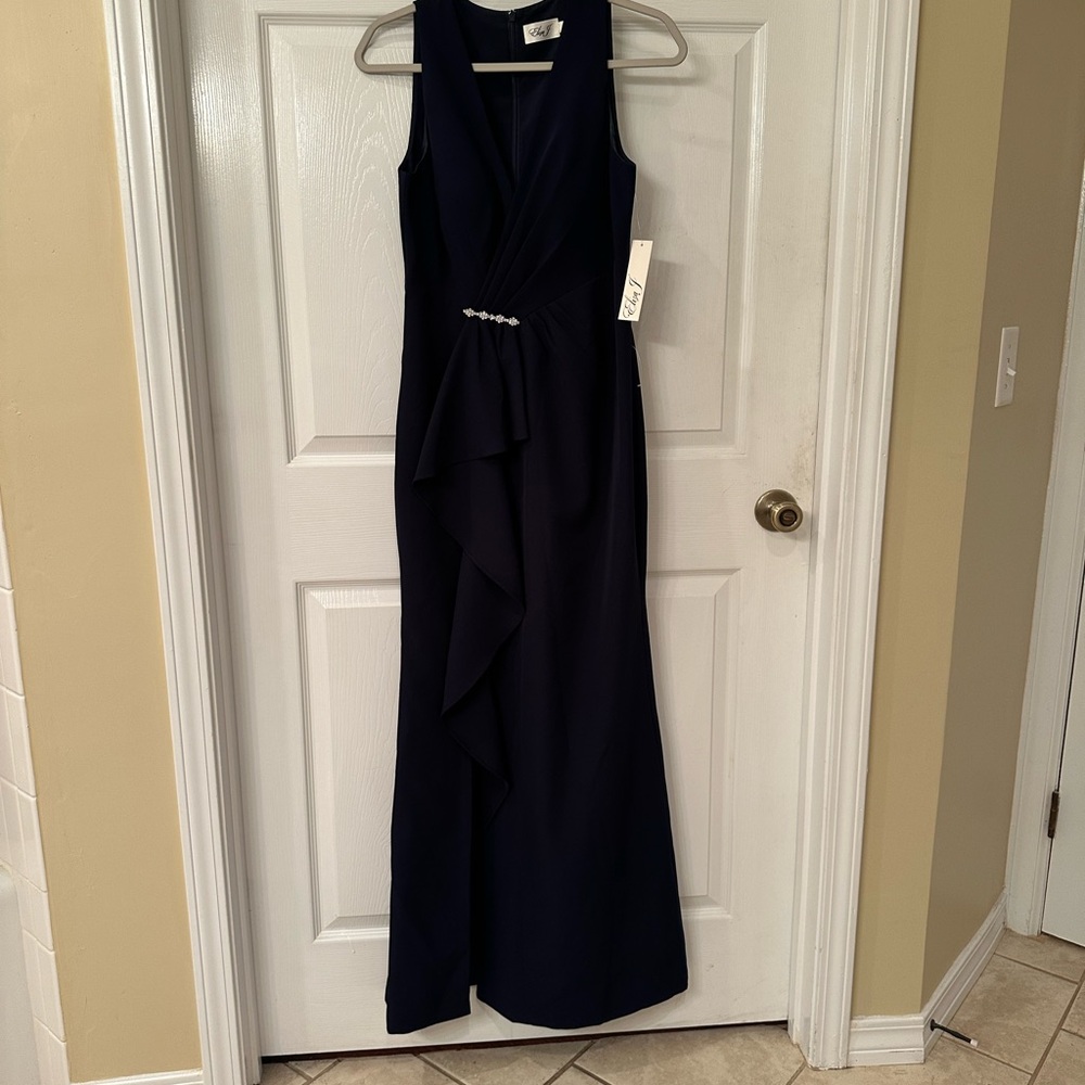 Beautiful floor length formal dress.